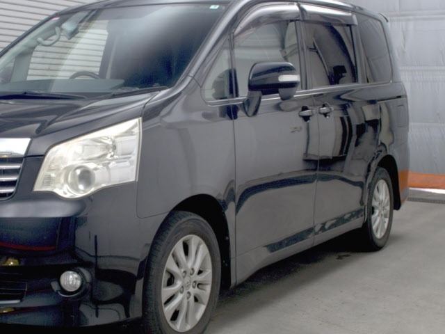 Toyota NOAH 2013 7507578-4