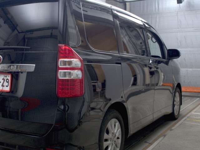 Toyota NOAH 2013 7507578-5