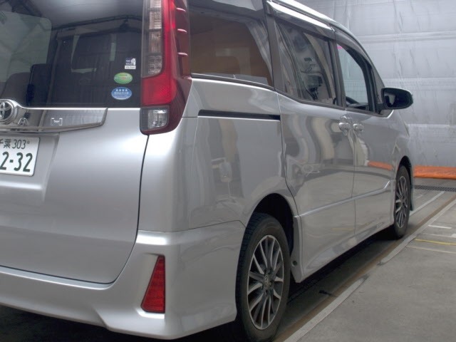 Toyota NOAH 2014 7507595-5