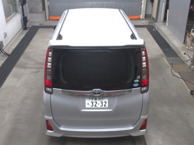 Toyota NOAH 2014 7507595-7
