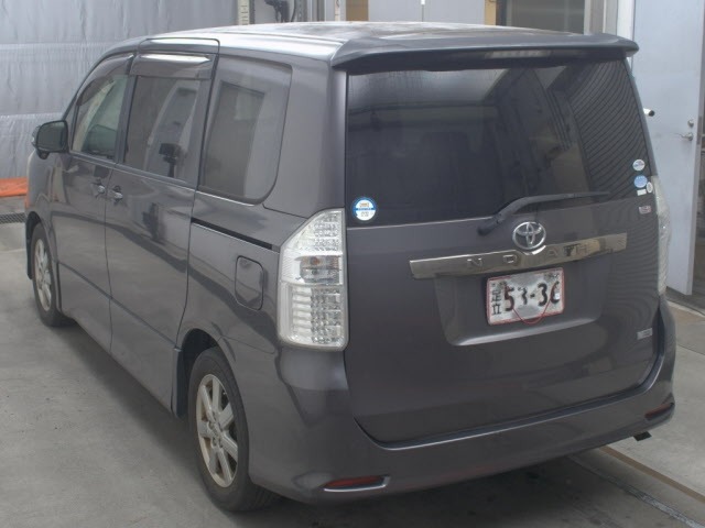 Toyota NOAH 2010 7507596-1