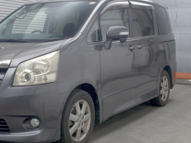 Toyota NOAH 2010 7507596-4