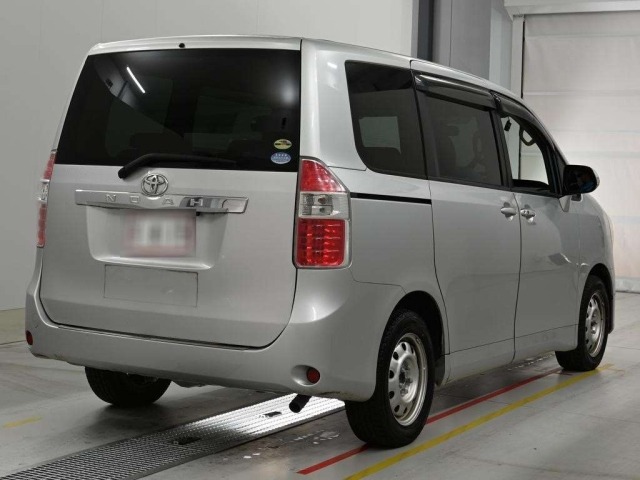 Toyota NOAH 2007 7507677-1