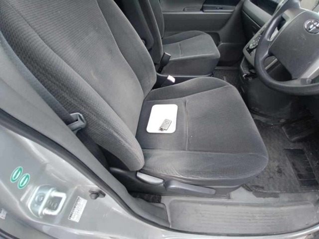Toyota NOAH 2007 7507677-10
