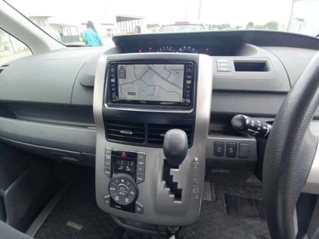 Toyota NOAH 2007 7507677-11