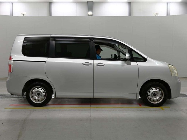 Toyota NOAH 2007 7507677-3
