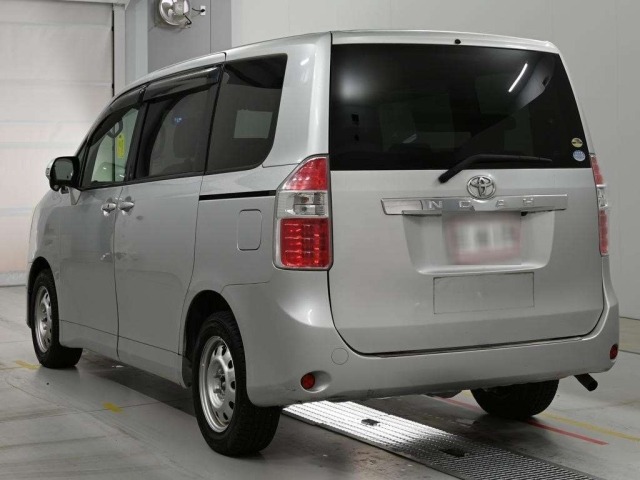 Toyota NOAH 2007 7507677-6