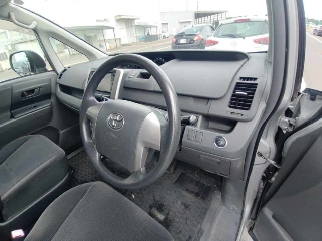 Toyota NOAH 2007 7507677-9