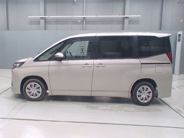 Toyota NOAH 2023 7507693-4