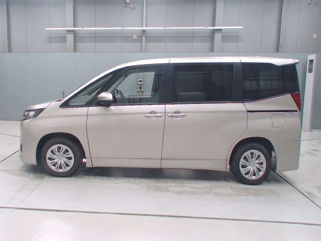 Toyota NOAH 2023 7507694-4