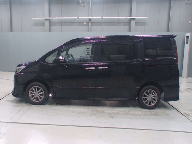 Toyota NOAH 2021 7507711-4