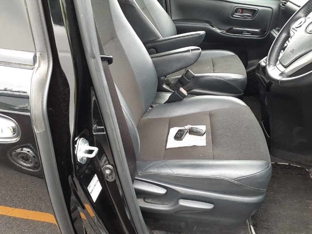 Toyota NOAH 2021 7507711-8
