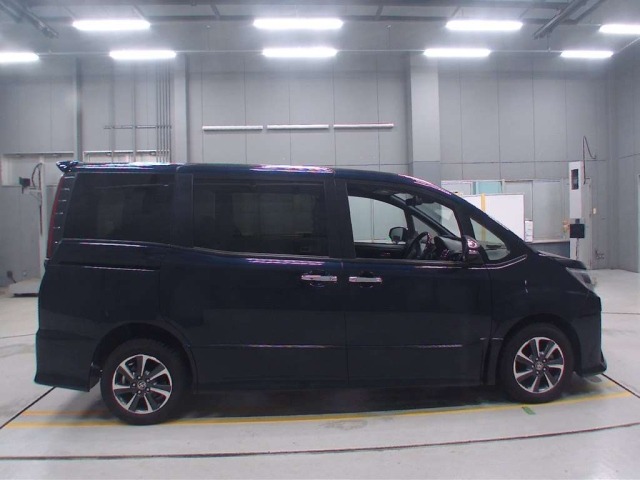 Toyota NOAH 2020 7507725-3