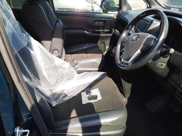 Toyota NOAH 2020 7507725-8