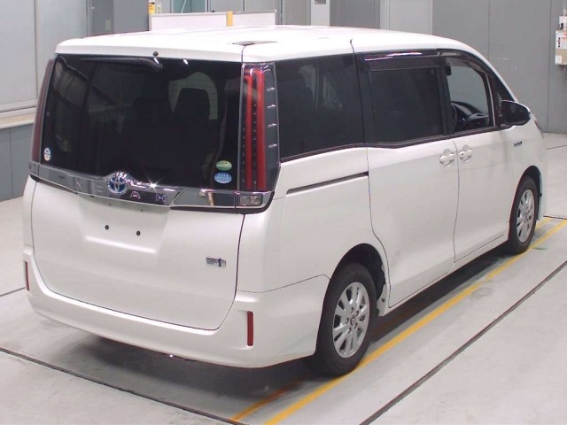 Toyota NOAH 2017 7507745-1
