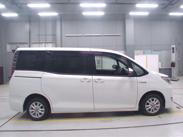 Toyota NOAH 2017 7507745-3