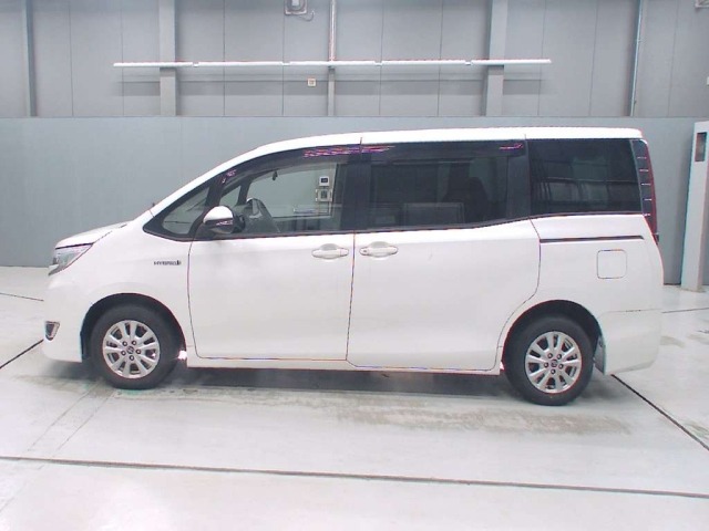 Toyota NOAH 2017 7507745-4