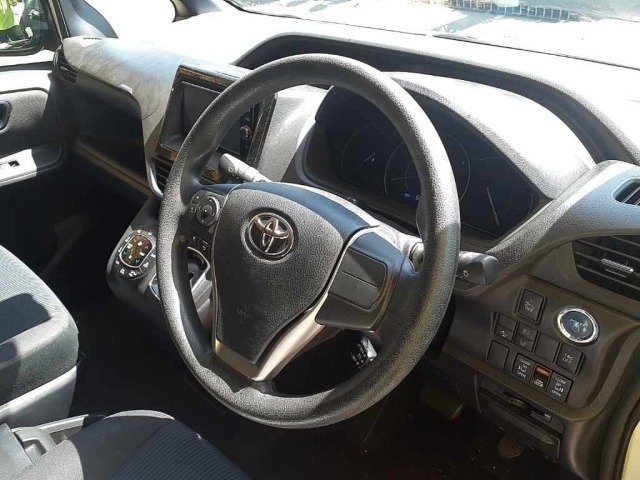Toyota NOAH 2017 7507745-7