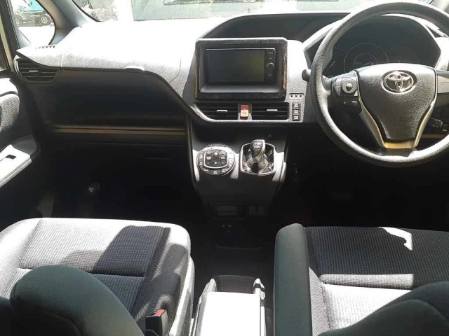 Toyota NOAH 2017 7507745-9