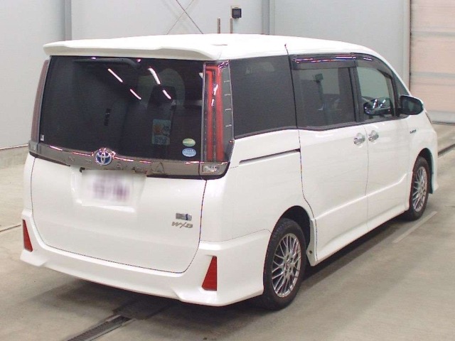 Toyota NOAH 2018 7507746-1