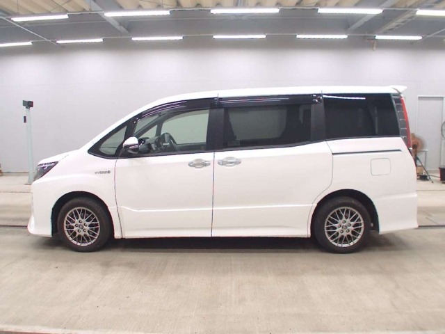 Toyota NOAH 2018 7507746-4