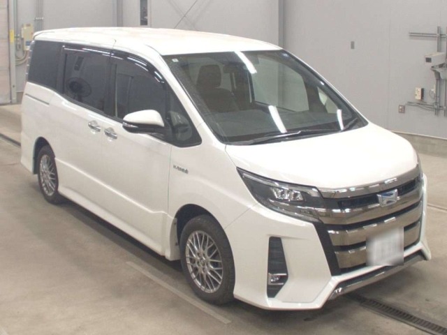 Toyota NOAH 2018 7507746-5