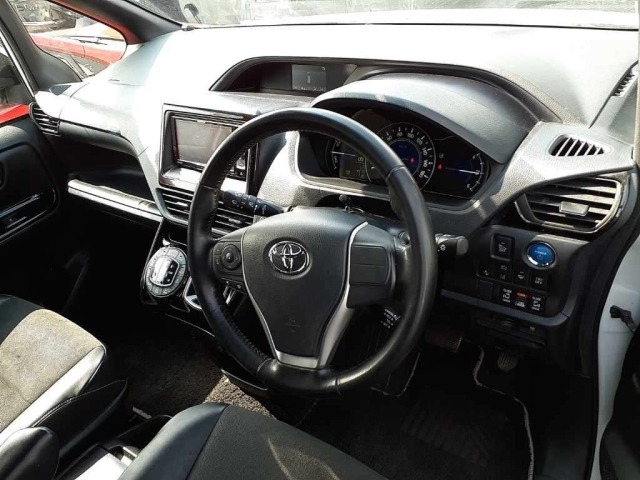Toyota NOAH 2018 7507746-7