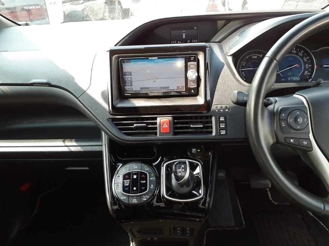 Toyota NOAH 2018 7507746-9
