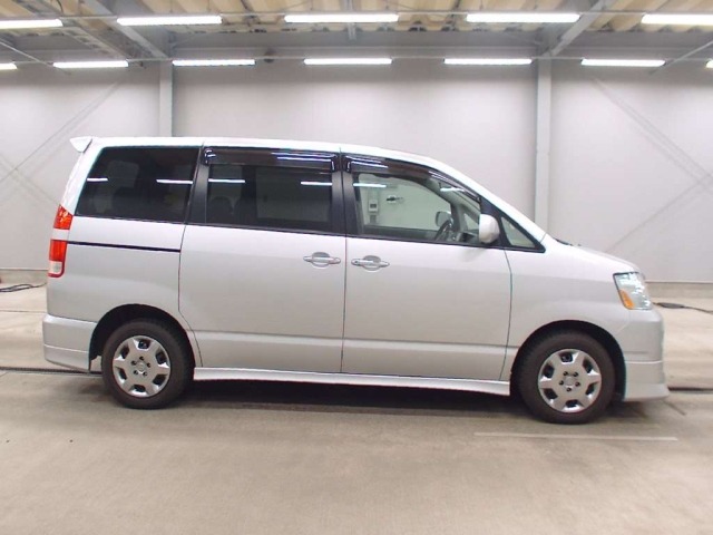 Toyota NOAH 2006 7507760-3