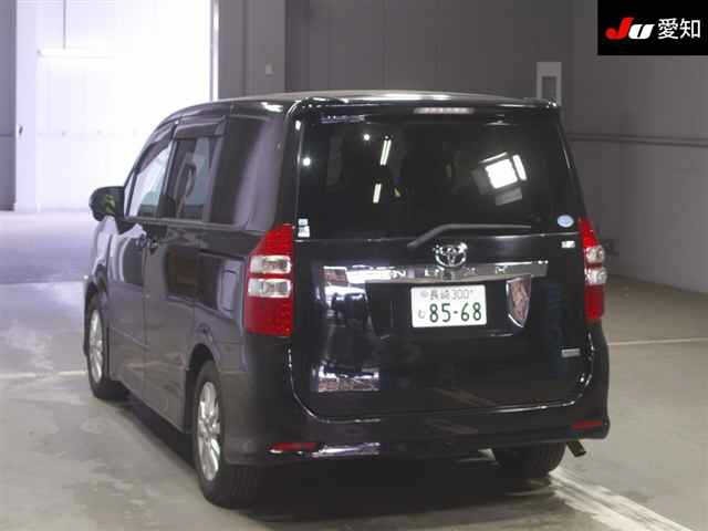 Toyota NOAH 2013 7507783-1