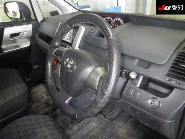Toyota NOAH 2013 7507783-5
