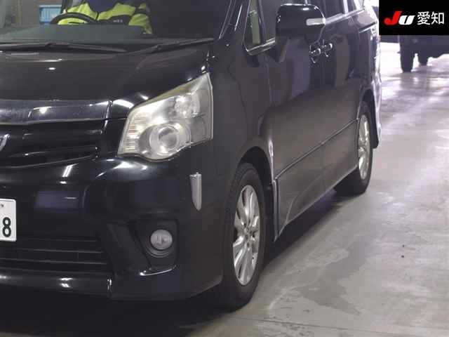 Toyota NOAH 2013 7507783-7