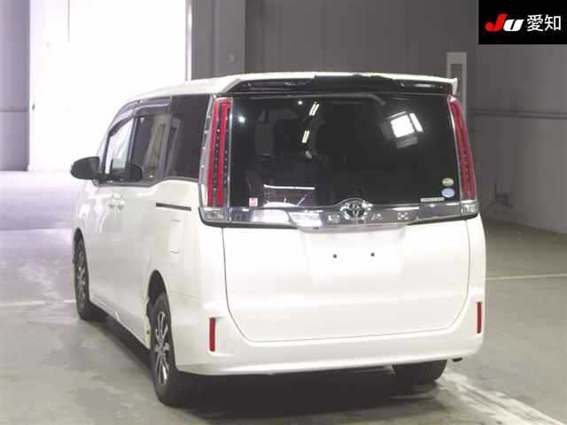 Toyota NOAH 2017 7507784-1