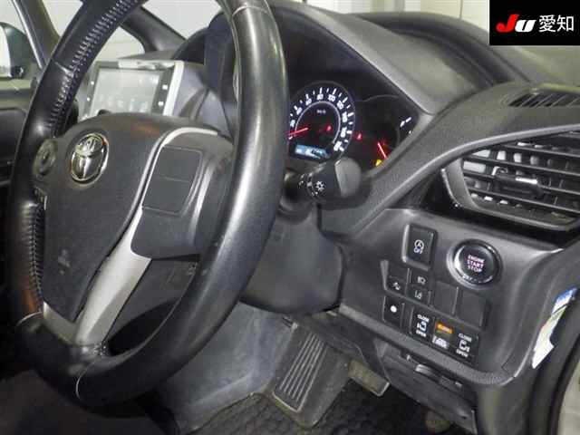 Toyota NOAH 2017 7507784-5
