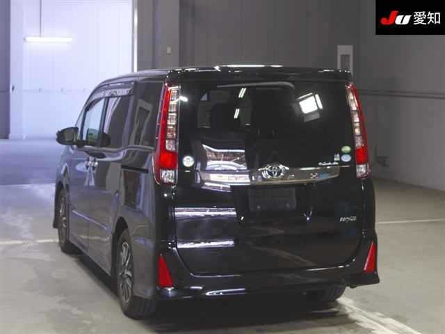 Toyota NOAH 2017 7507792-1