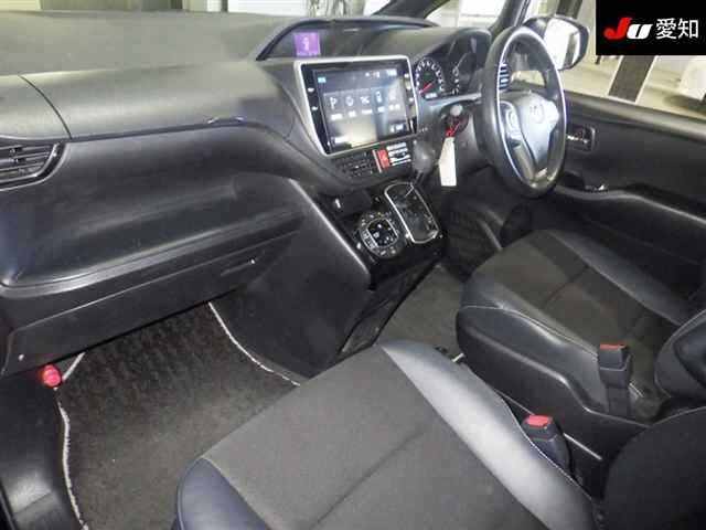 Toyota NOAH 2017 7507792-3