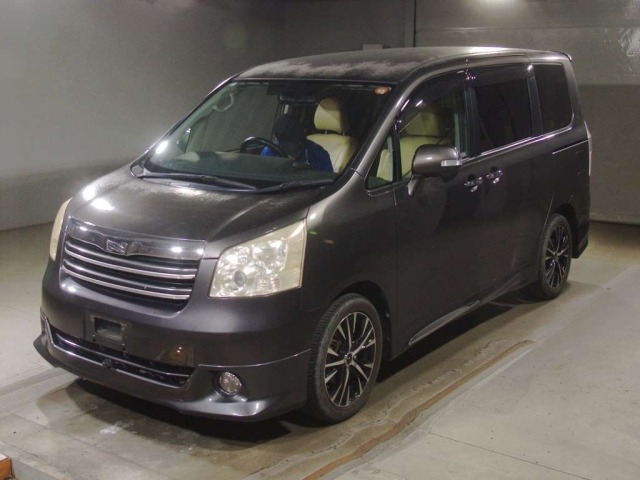Toyota NOAH 2010 7507838-0