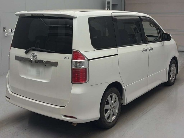 Toyota NOAH 2009 7507859-1
