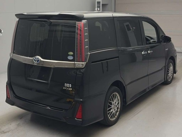 Toyota NOAH 2018 7507865-1