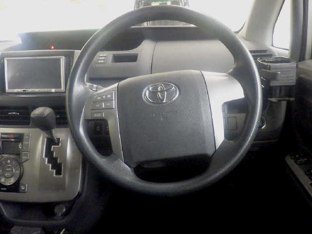 Toyota NOAH 2009 7507881-3
