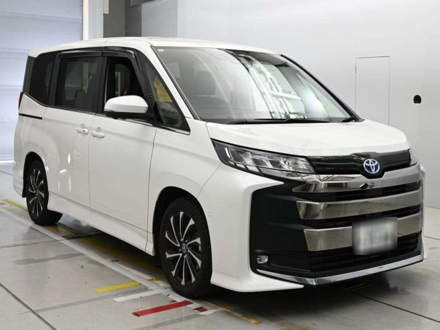Toyota NOAH 2023 7507950-5