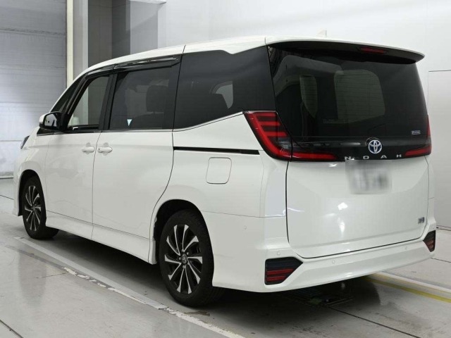 Toyota NOAH 2023 7507950-6
