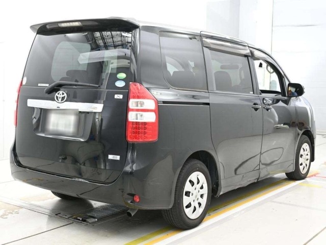 Toyota NOAH 2013 7507985-1