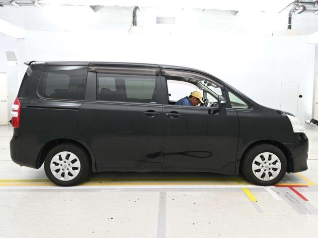 Toyota NOAH 2013 7507985-3