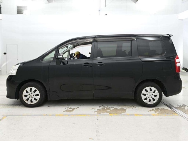 Toyota NOAH 2013 7507985-4