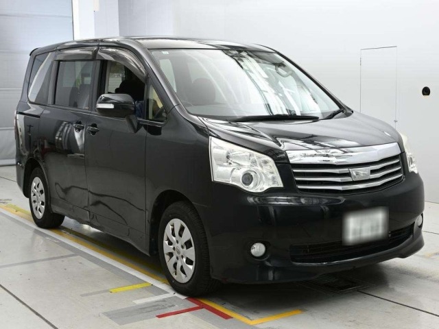 Toyota NOAH 2013 7507985-5