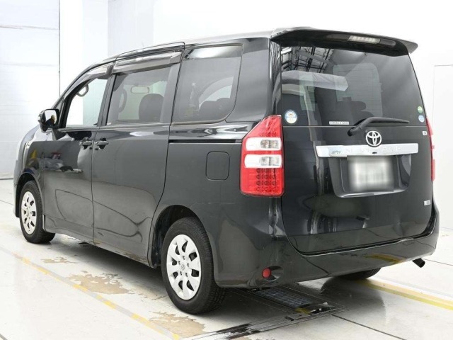 Toyota NOAH 2013 7507985-6