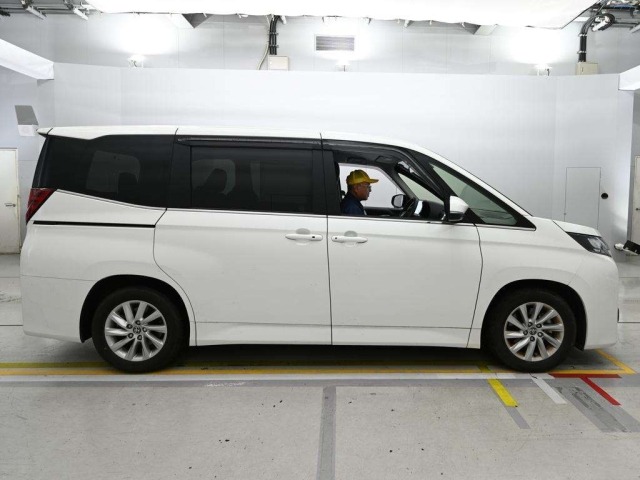 Toyota NOAH 2023 7507986-3