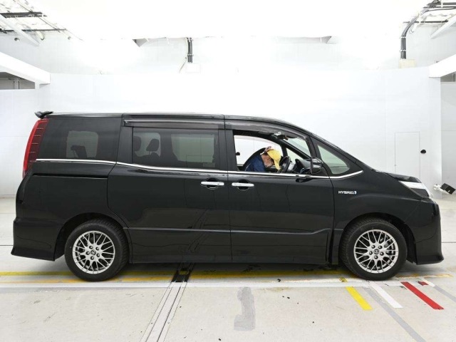 Toyota NOAH 2017 7507996-3