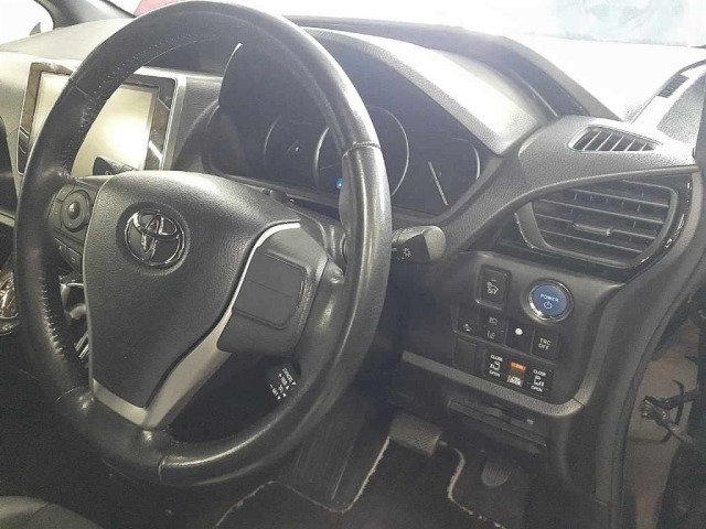 Toyota NOAH 2017 7507996-9